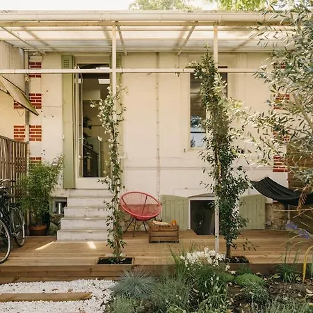 Charmante Petite Maison Avec Piscine *